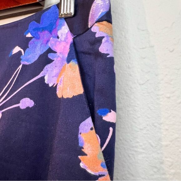 The limited, navy blue and floral pencil skirt. Pockets size 6. - Picture 7 of 8